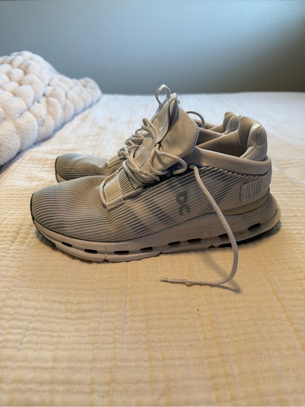 On Running Women's Cloudsurfer Light Gray Athletic Sneakers